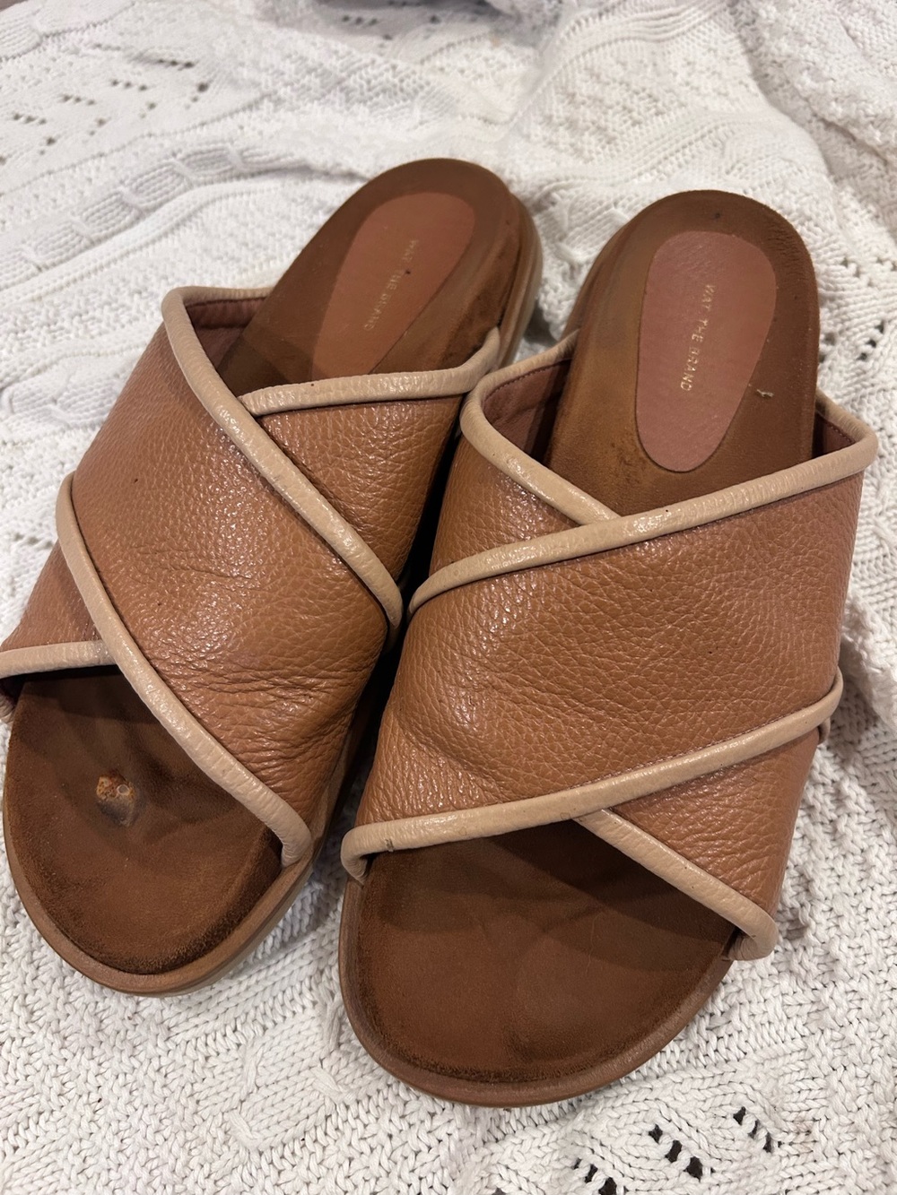 Women's Wat The Brand Tan Leather Slide Sandals with Cream Piping sz 41